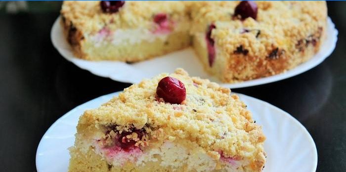 Shortcake with curd and cherry filling