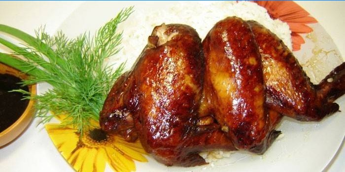 Fried chicken wings in soy sauce