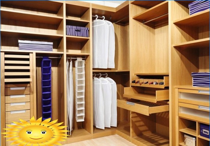 Storage systems for the dressing room