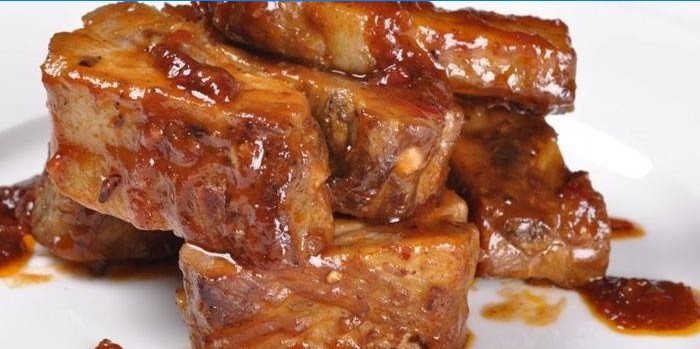 Braised pork ribs with sauce