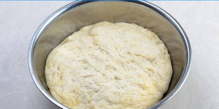 On yeast for pies in a bowl