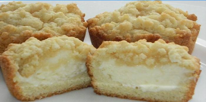 Shortcakes with curd filling