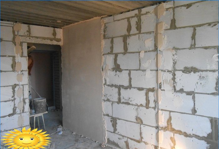 Aligning the walls of a house made of aerated concrete