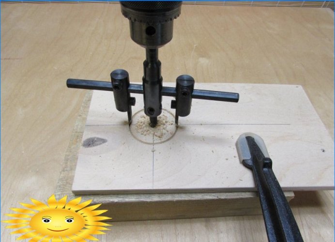 Working with a hand router: inserting furniture hinges