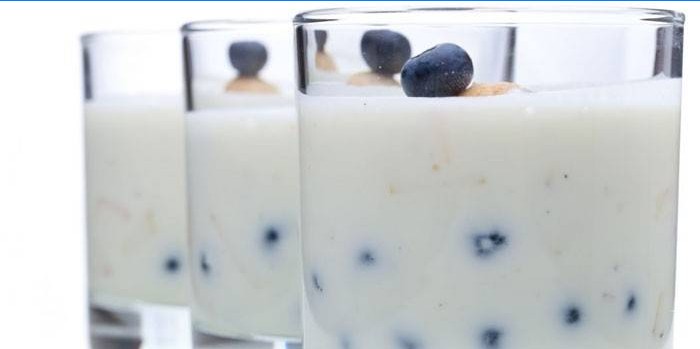 Live homemade yogurt with berries in glasses