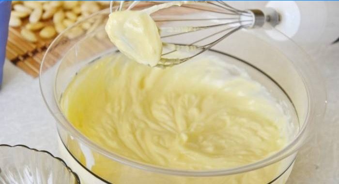 Custard in bowl and whisk