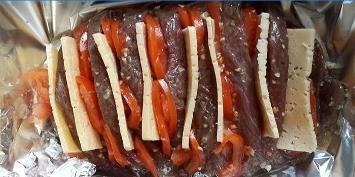 Accordion meat with tomatoes and cheese