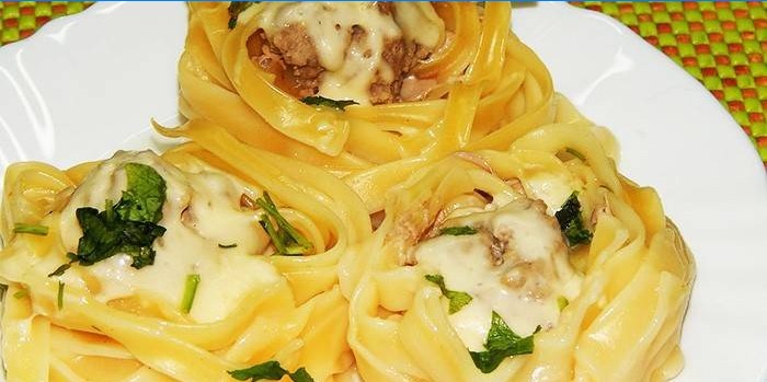 Fettuccine with meat and cheese