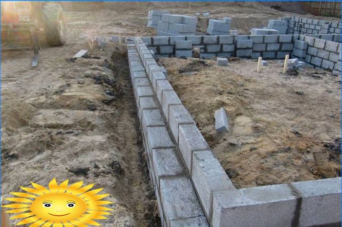 Double-row laying of expanded clay concrete blocks