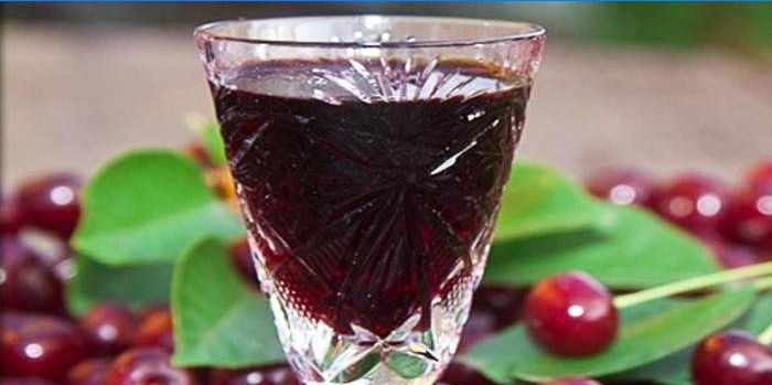 Cherry tincture in a glass
