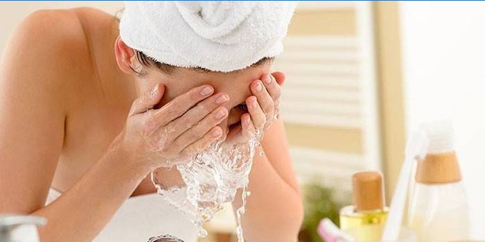 What soap is better to wash your face