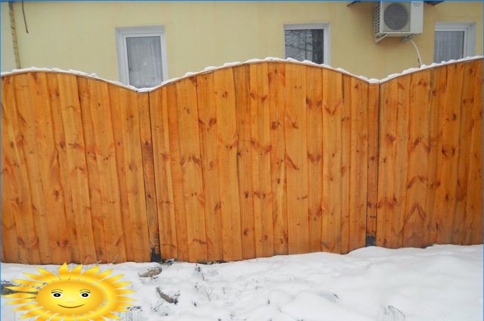Fence construction in winter