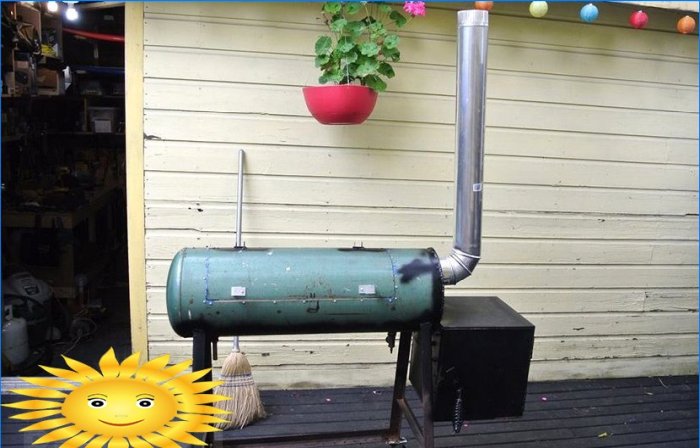 Do-it-yourself smokehouse from a gas cylinder