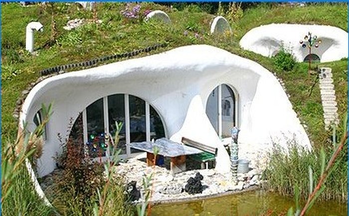 Dugouts of the third millennium - from elite mansions to hobbit mink