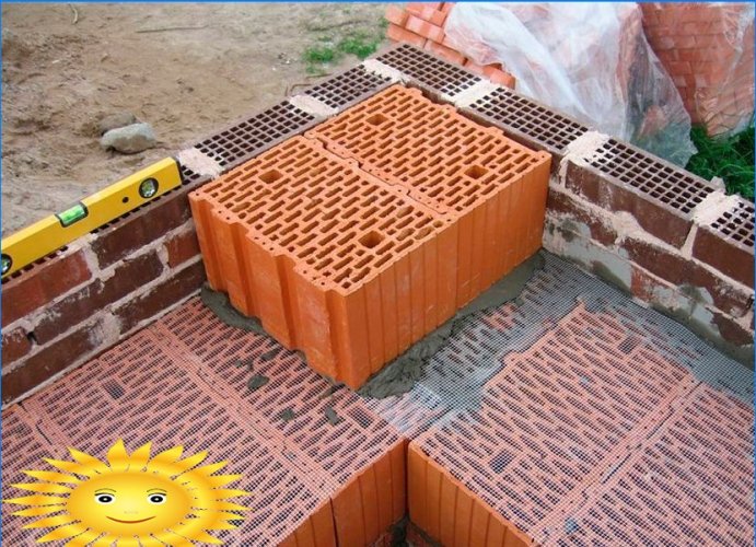 Features of building a house from porous ceramic blocks