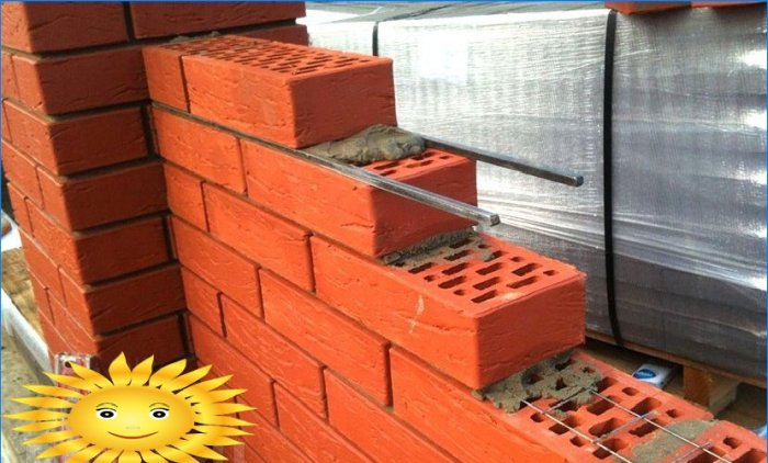 How to build a brick fence with your own hands