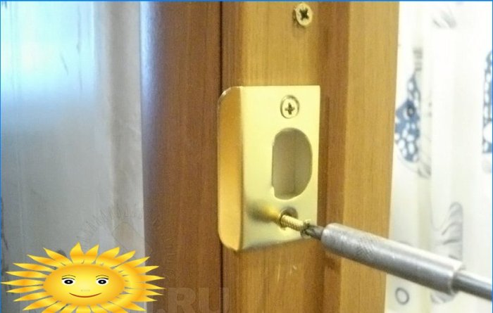 Installing the door latch handle