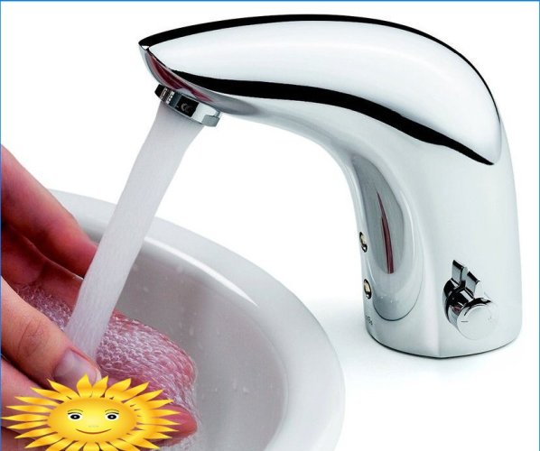 Smart plumbing: touch-sensitive basin mixer