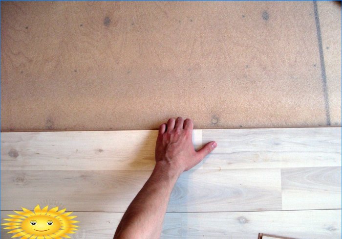 Plywood for laminate