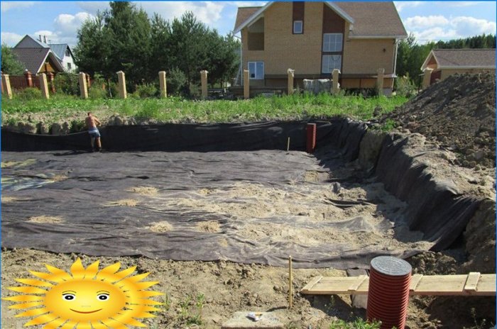 Laying geotextiles under a slab foundation