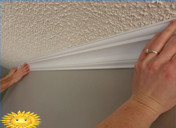 How to cut a ceiling plinth