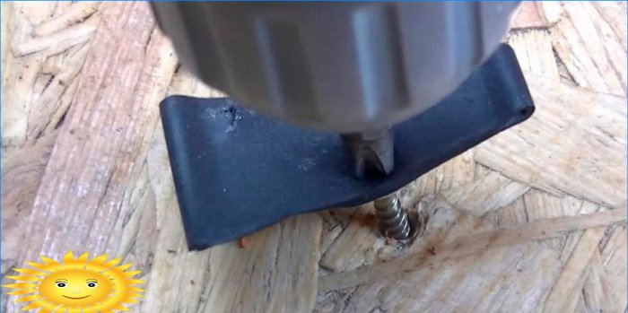 How to unscrew a self-tapping screw or a screw with a damaged head