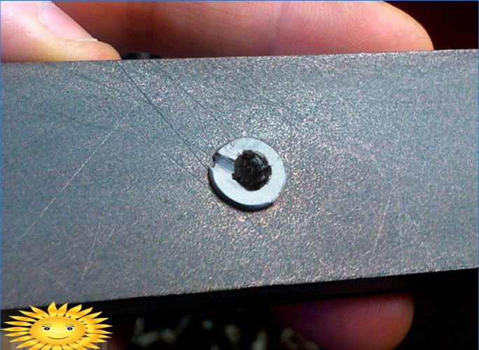 How to unscrew a self-tapping screw or a screw with a damaged head