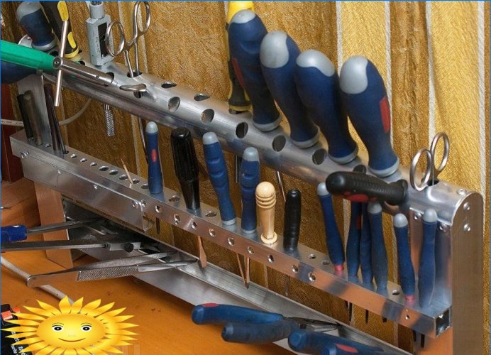 Storage of hand tools in the workshop