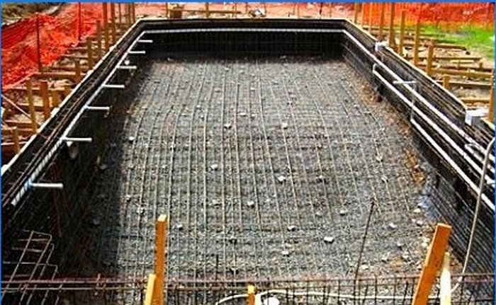 Swimming pool construction