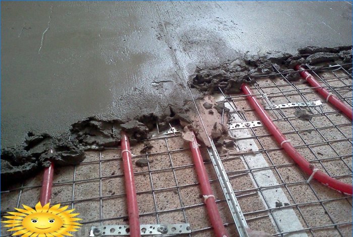 Pouring a screed of a water-heated floor