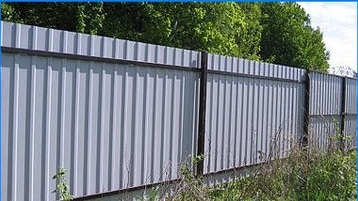 Fence scheme from corrugated board