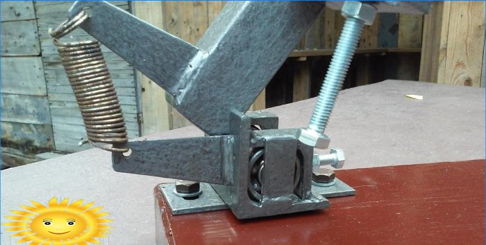 Do-it-yourself cutting machine from a grinder
