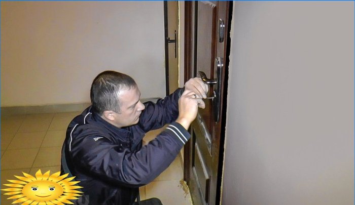 Opening the front door lock without damaging