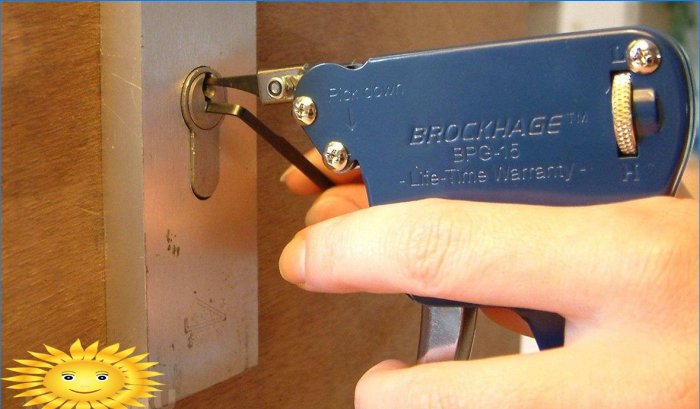 Opening the lock with master keys