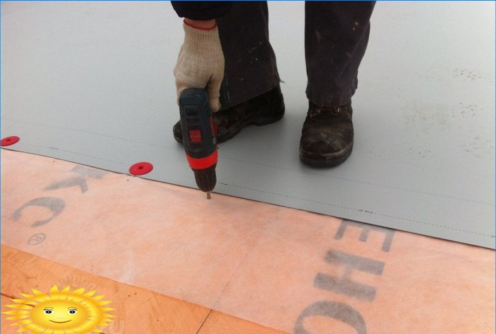 Waterproofing a flat roof with PVC membrane