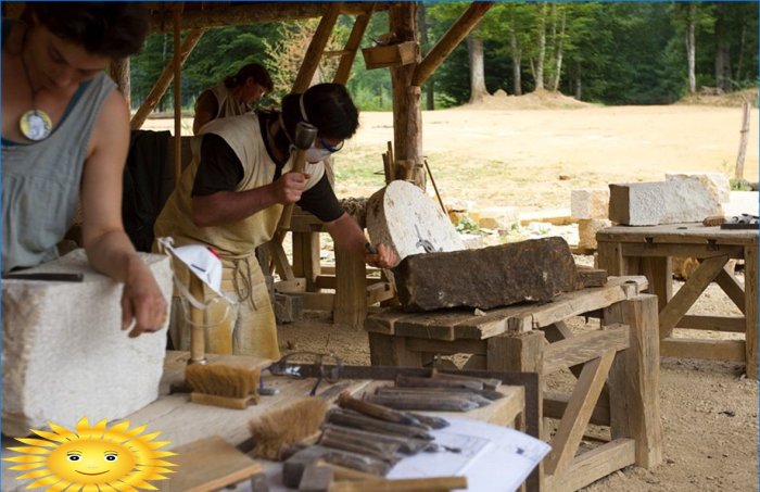 How a castle is built using medieval technologies in France in the 21st century