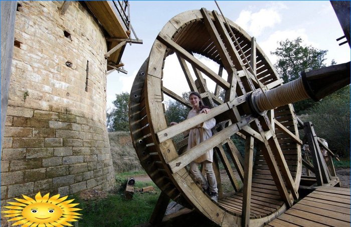 How a castle is built using medieval technologies in France in the 21st century