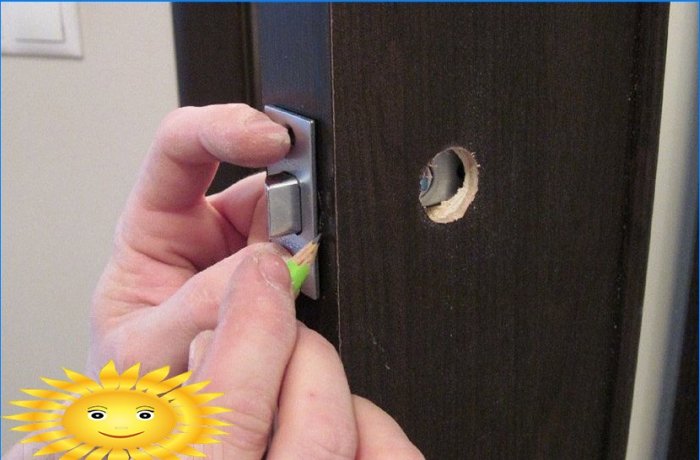 How to properly install an interior door with your own hands