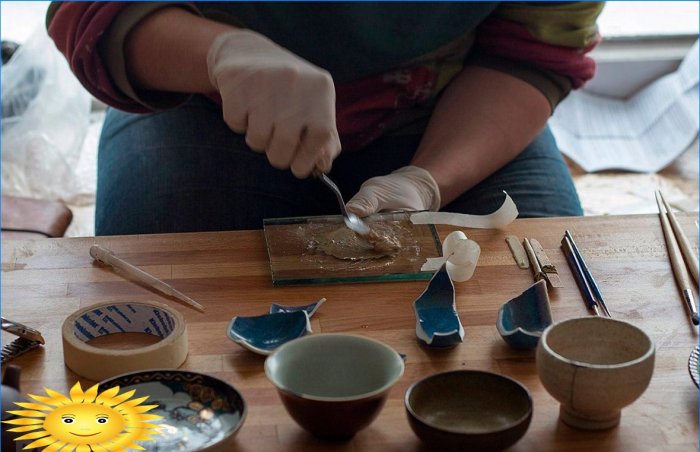 Kintsugi - the Japanese art of restoring broken dishes