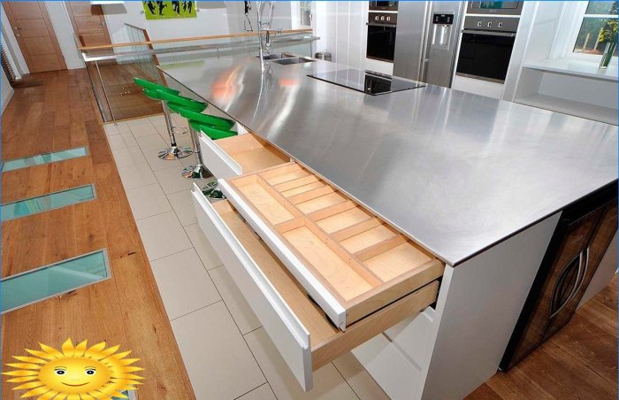 Metal in the decoration and decoration of the kitchen
