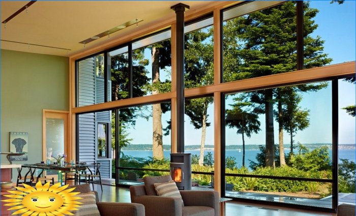 Panoramic glazing: pros, cons, examples