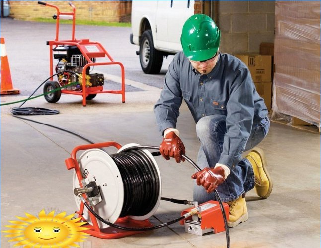 Sewer cleaning machine