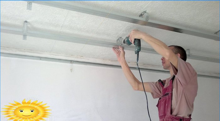 Installation of a plasterboard suspended ceiling frame