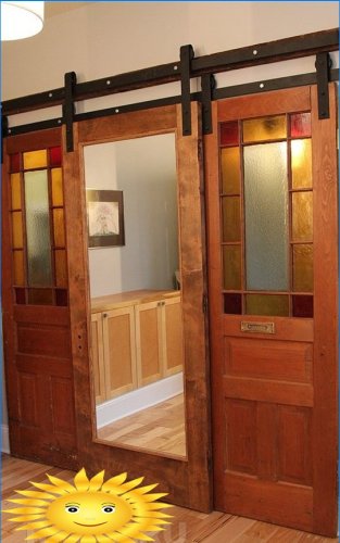 Wide doorway in the interior