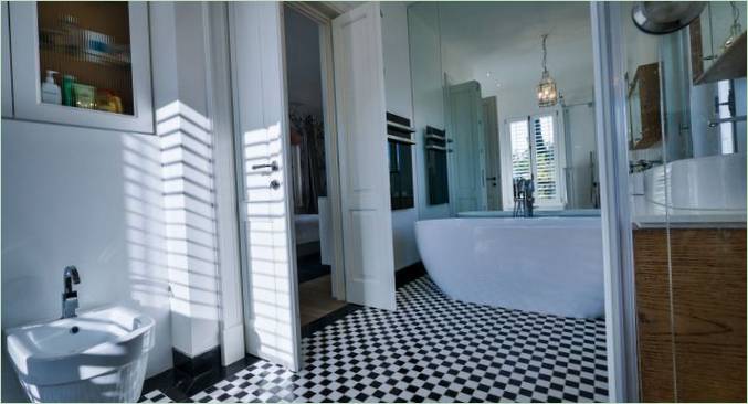 Large number of mirrors in the bathroom interior