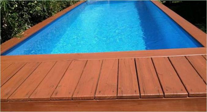 Swimming pool from improvised materials - finishing with wood