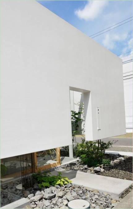 White Facade of Villa Ryokuen no Su