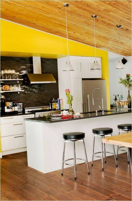 Black and white kitchen with yellow accents