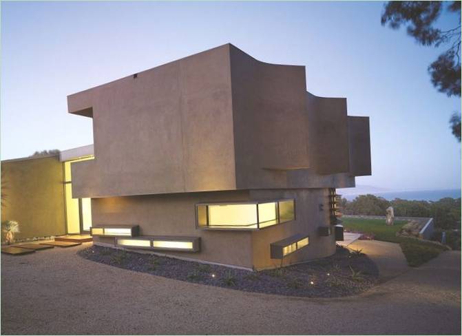 The facade of the Point Dume residence in Malibu