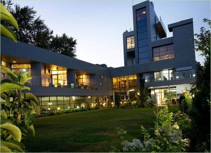 Evening view of the mansion from Yakusha Design in Dnepropetrovsk